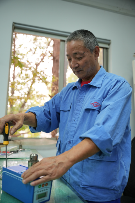 數顯電動攪拌器操作中